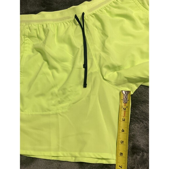 Medium MENS NIKE STRIDE RUNNING SHORTS  GHOST GREEN DM4761 358 - Picture 2 of 7